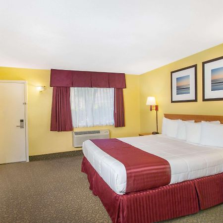 Days Inn By Wyndham Redwood City Buitenkant foto