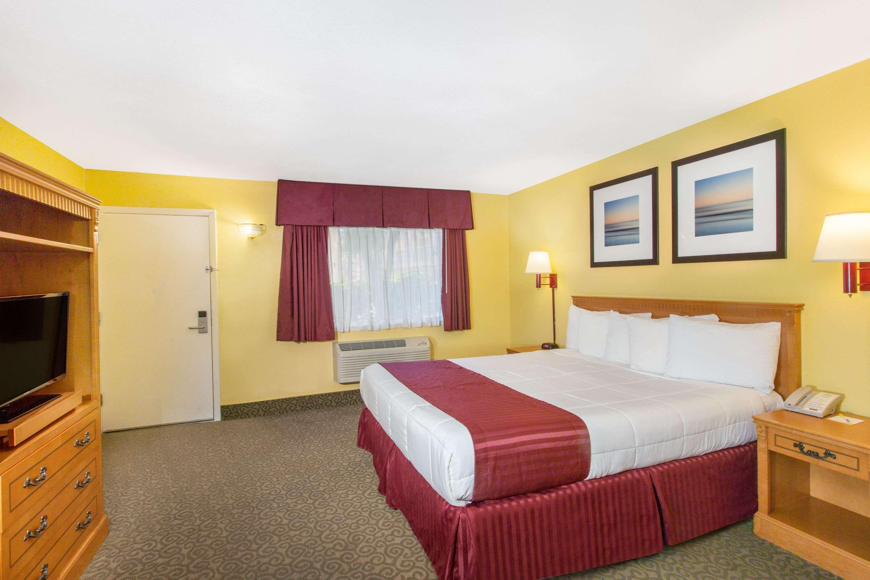 Days Inn By Wyndham Redwood City Buitenkant foto