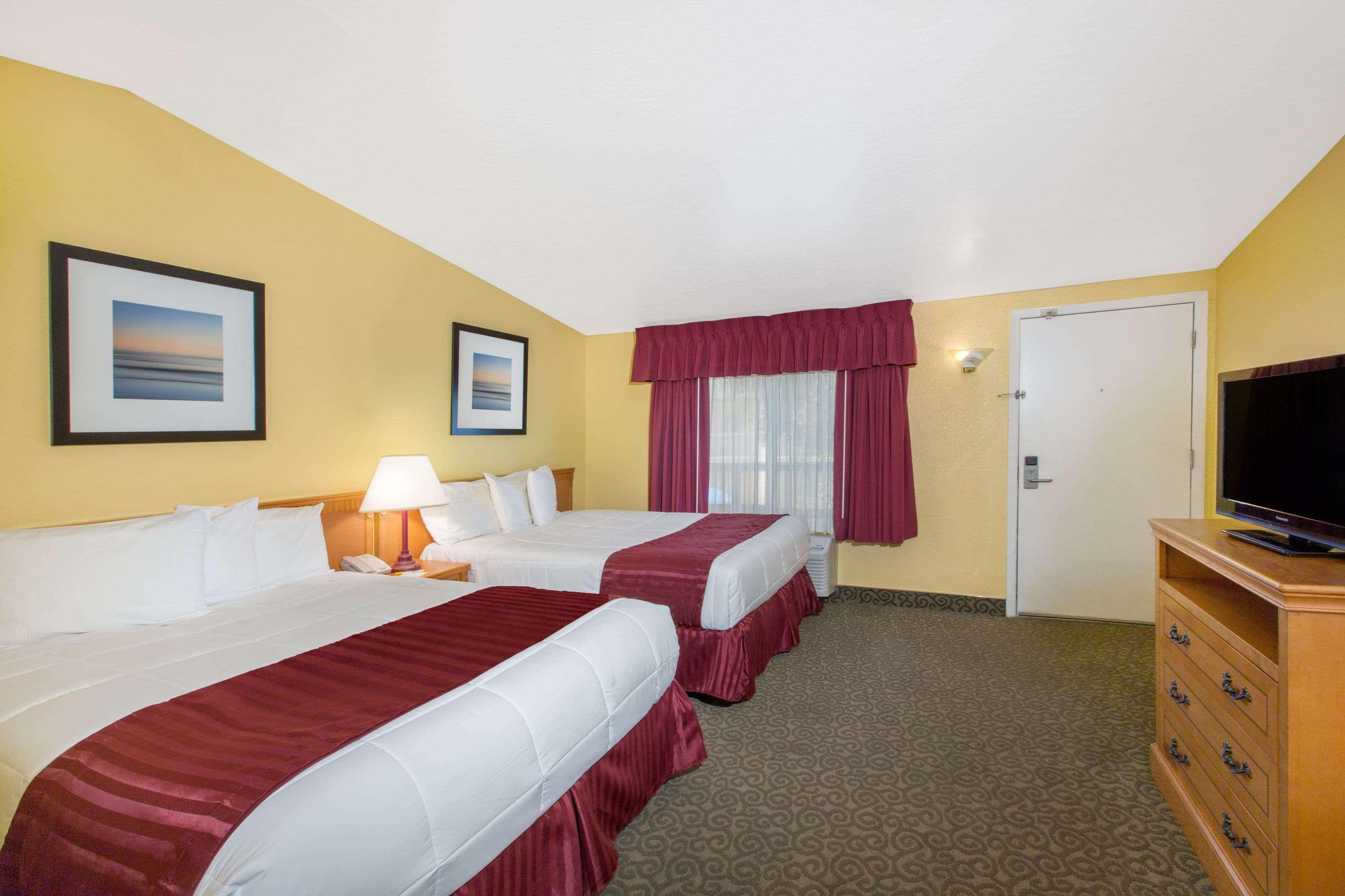 Days Inn By Wyndham Redwood City Buitenkant foto