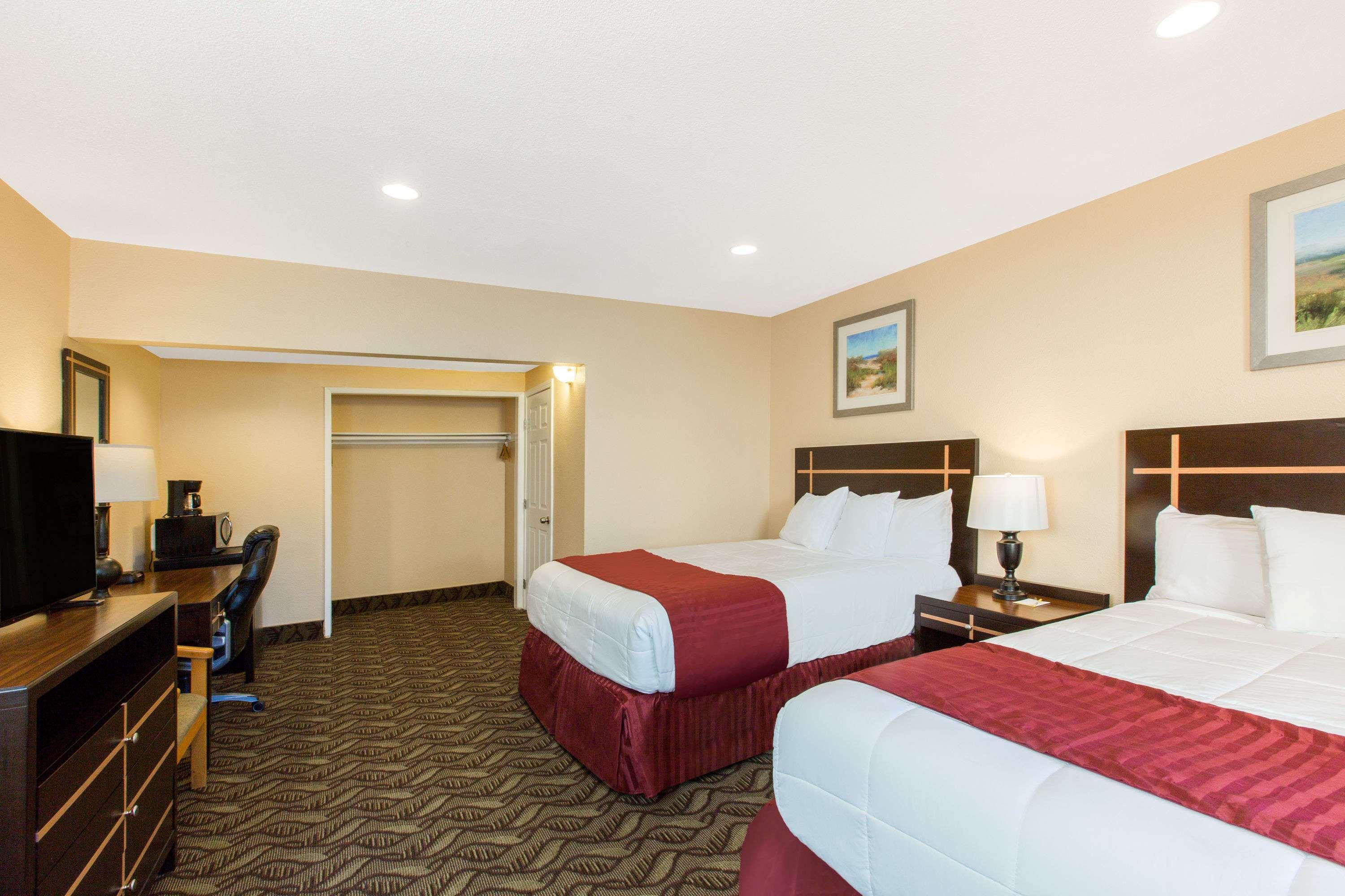 Days Inn By Wyndham Redwood City Buitenkant foto