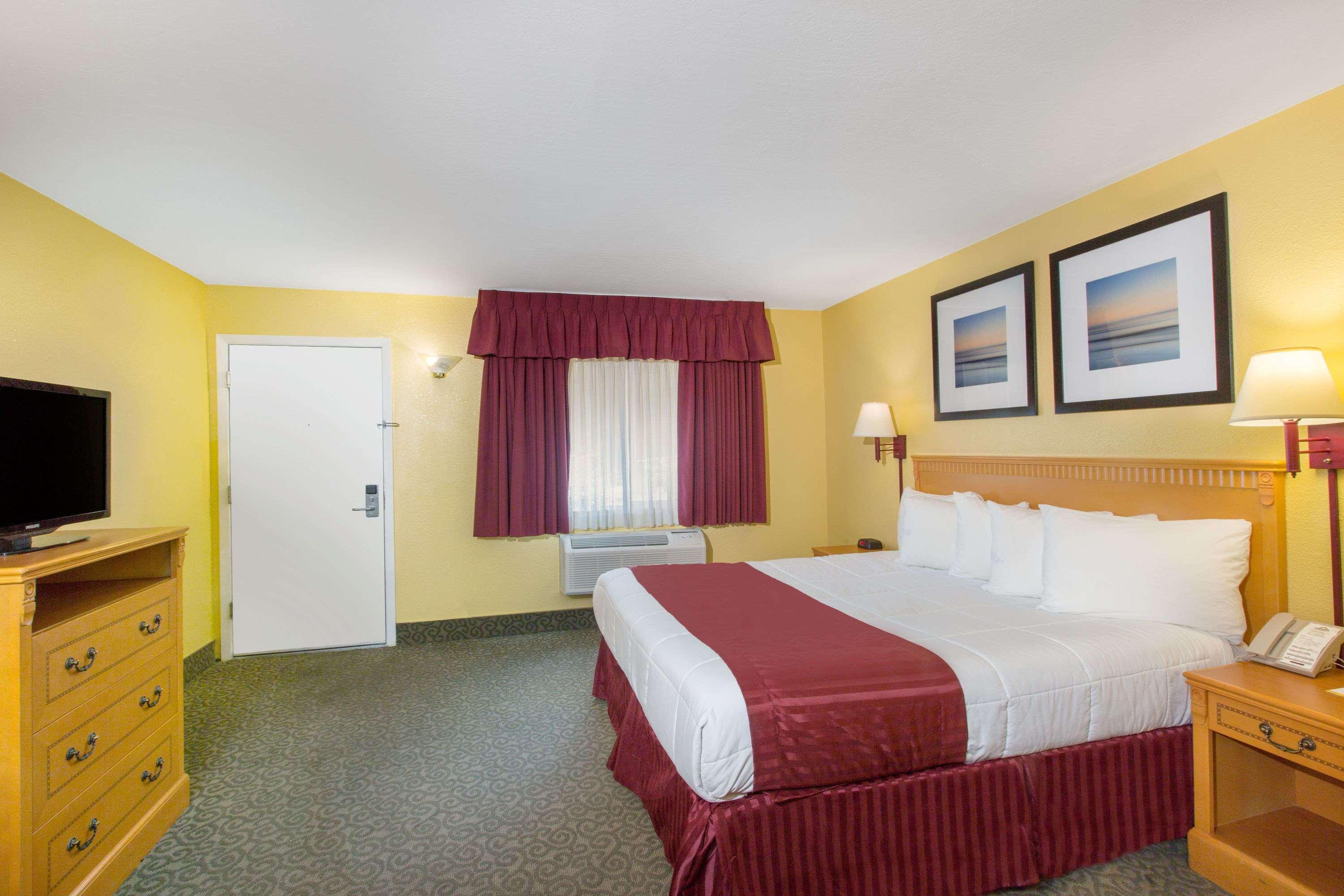 Days Inn By Wyndham Redwood City Buitenkant foto