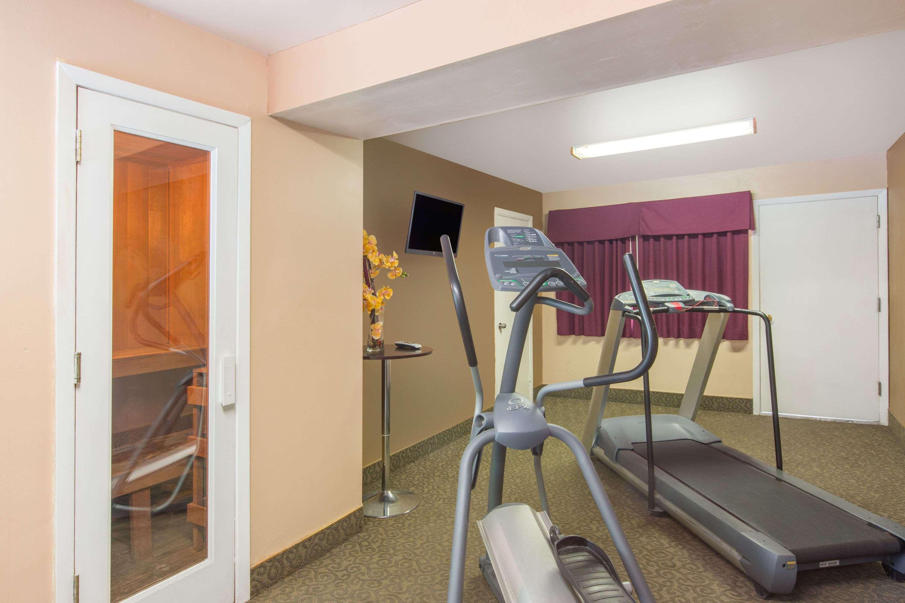 Days Inn By Wyndham Redwood City Buitenkant foto