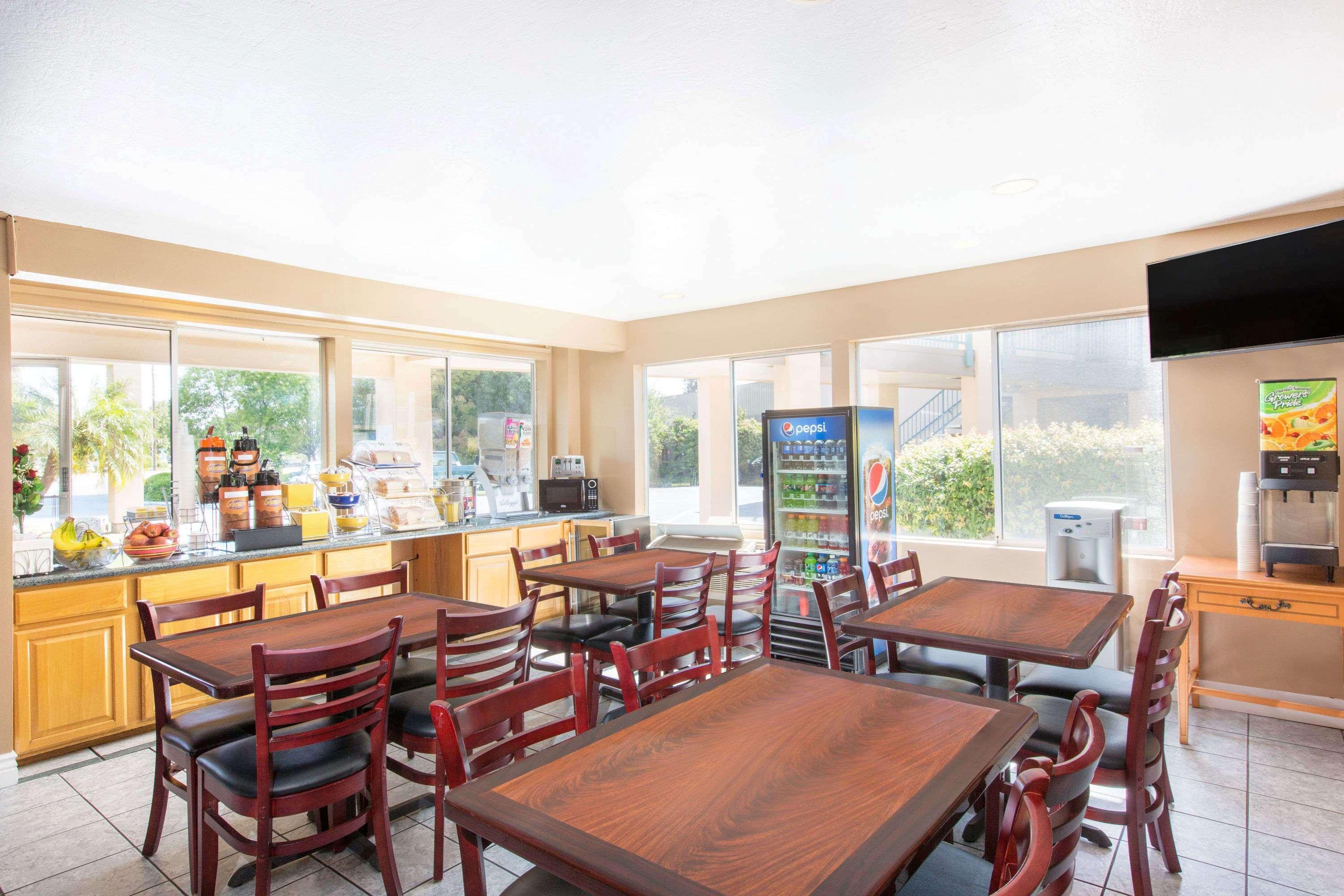 Days Inn By Wyndham Redwood City Buitenkant foto