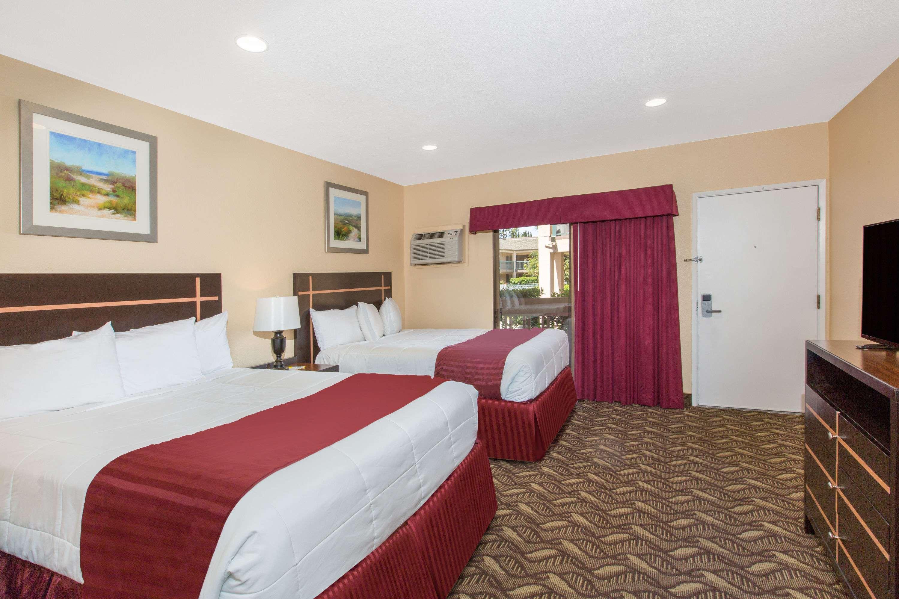 Days Inn By Wyndham Redwood City Buitenkant foto