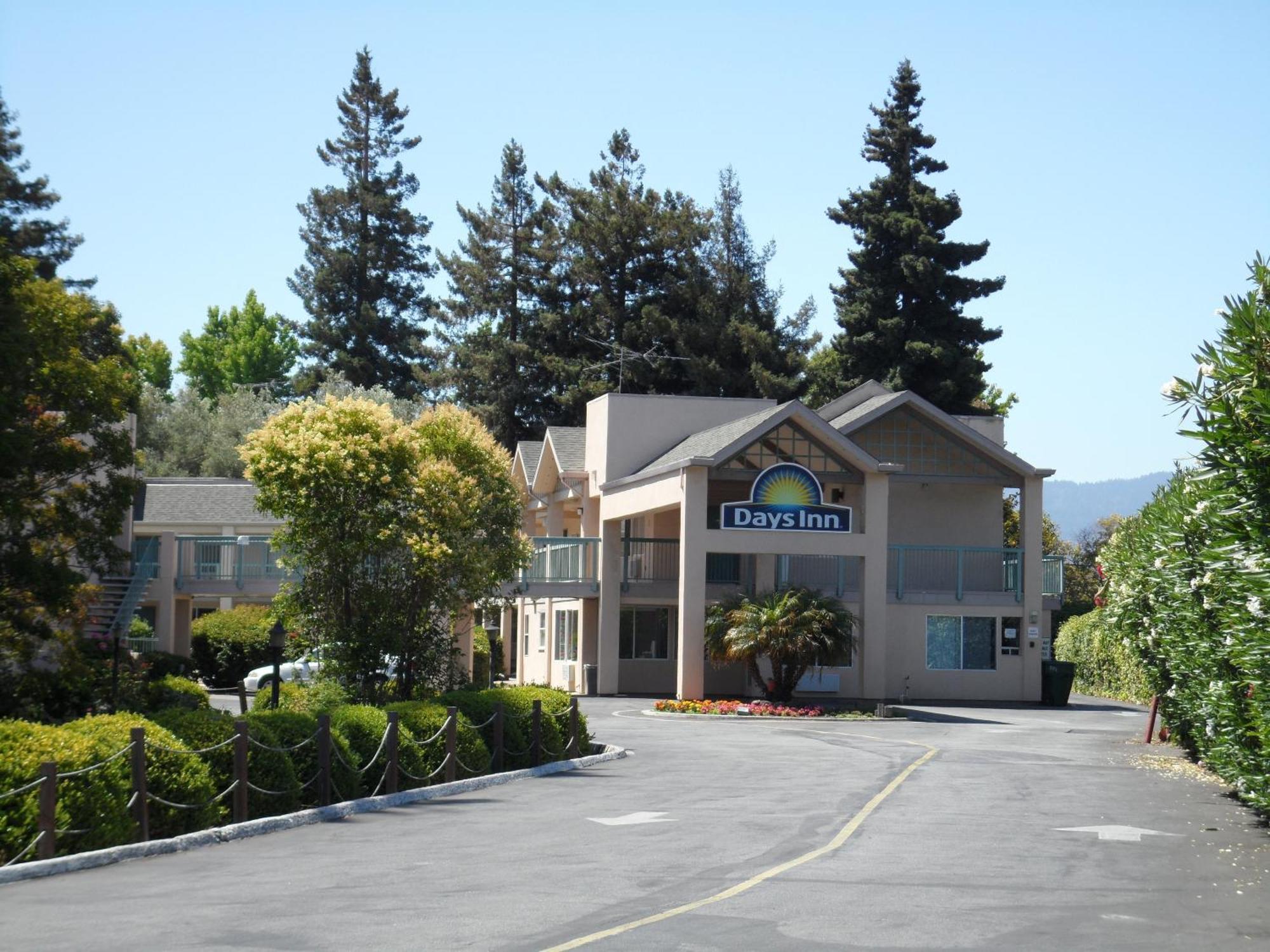 Days Inn By Wyndham Redwood City Buitenkant foto