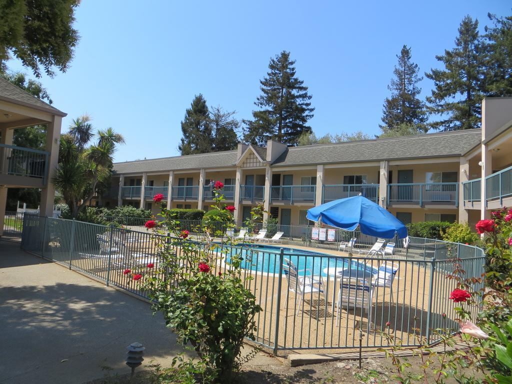 Days Inn By Wyndham Redwood City Buitenkant foto